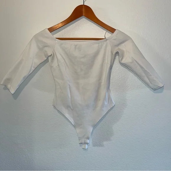 LULU’S White 3/4 Sleeve Off The Shoulder Bodysuit Size XS - Picture 4 of 7
